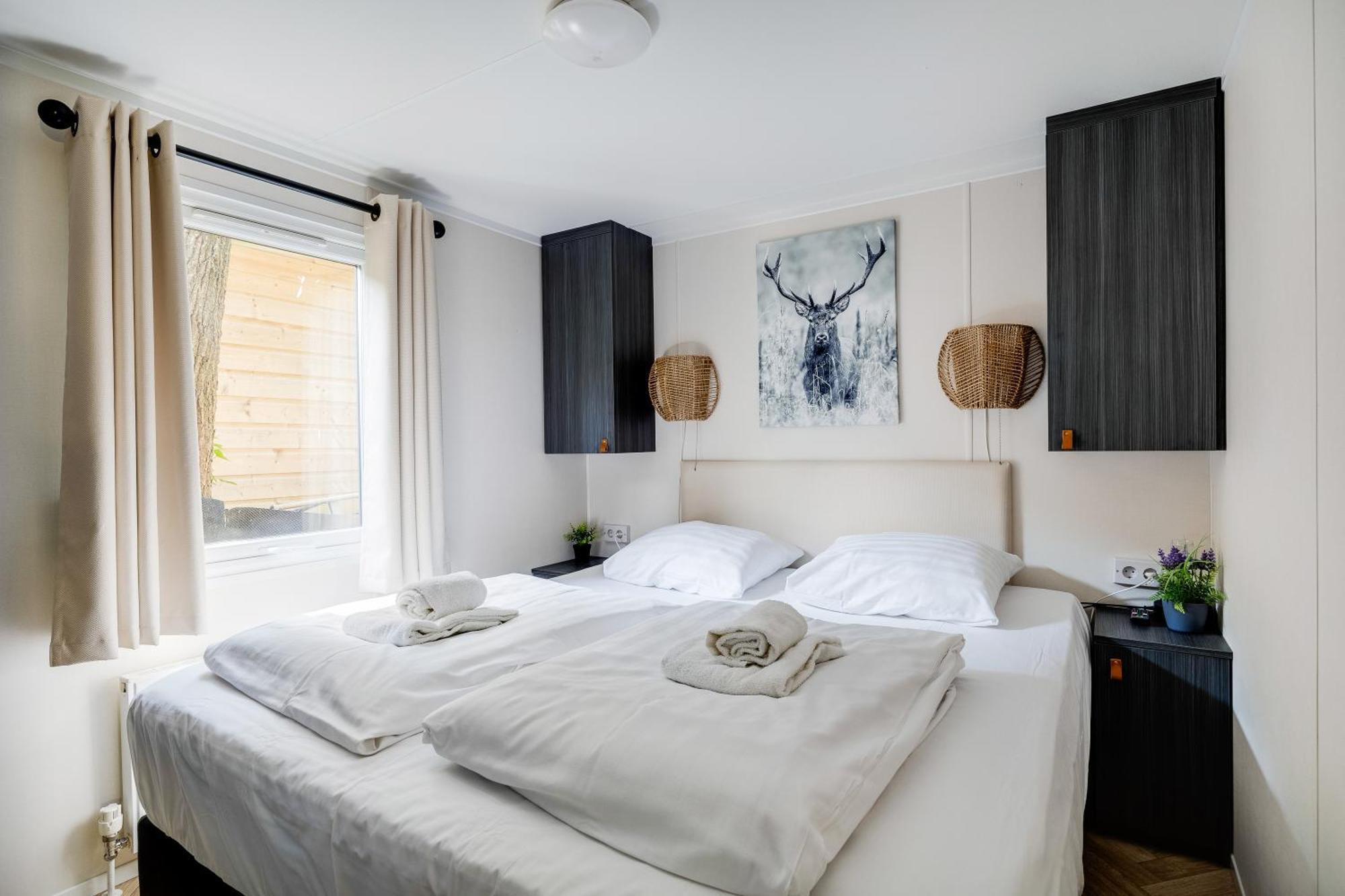 Veluwe Hoenderloo Luxury Chalet With Private Sauna And Hot Tub - Swimming Pool Tennis Court Supermarket Bowling Alley Theatre And Entertainment For Children Buitenkant foto